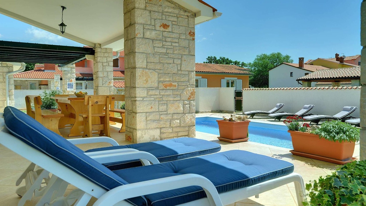 Photo of Patio Balcony in Gajana
