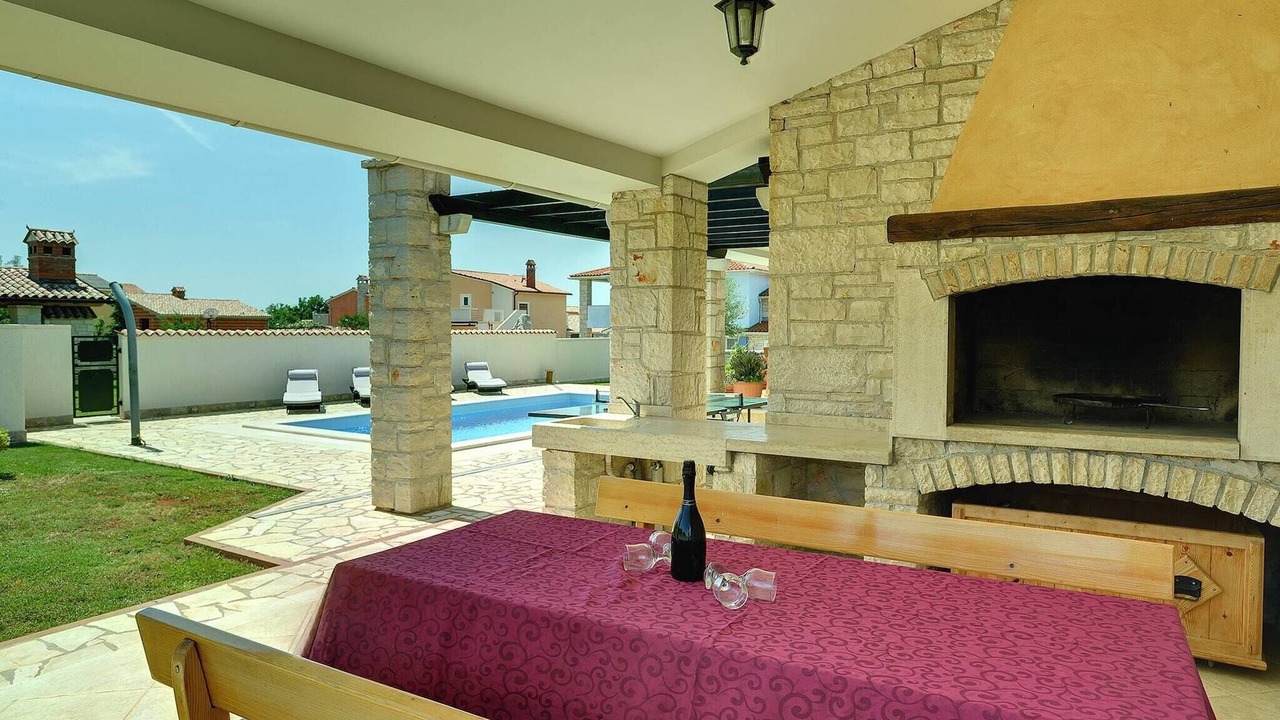 Photo of Patio Balcony in Gajana