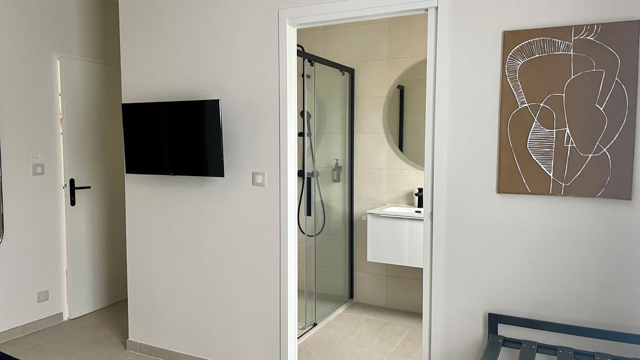 Photo of Bathroom in Port-Vendres