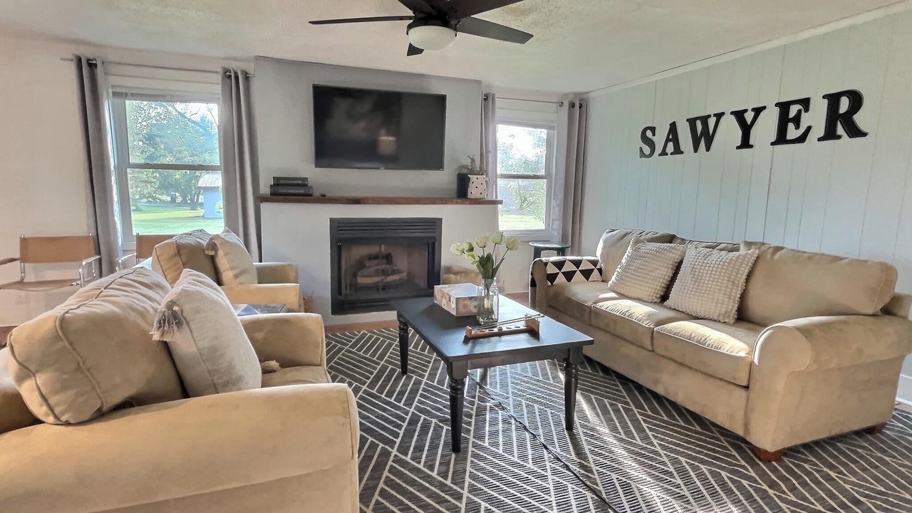 Photo of Livingroom in Sawyer