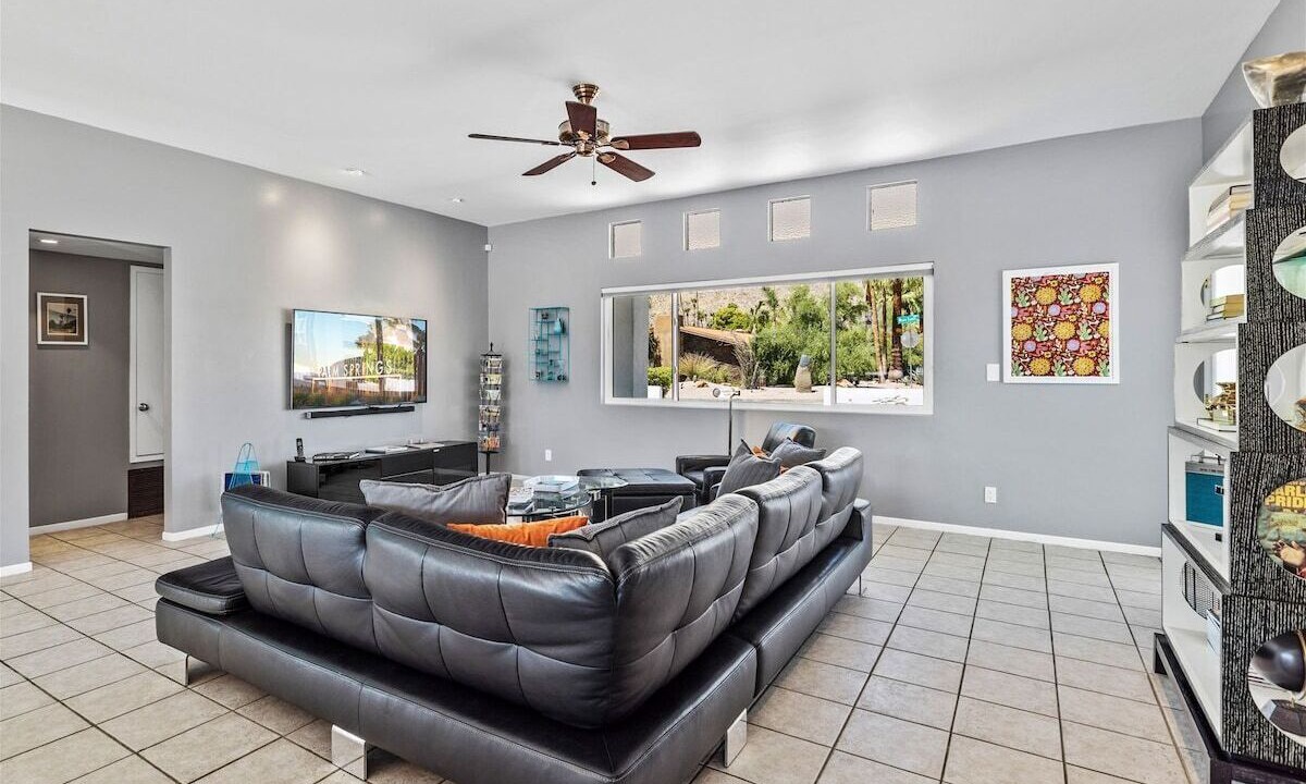 Photo of Livingroom in Warm Sands