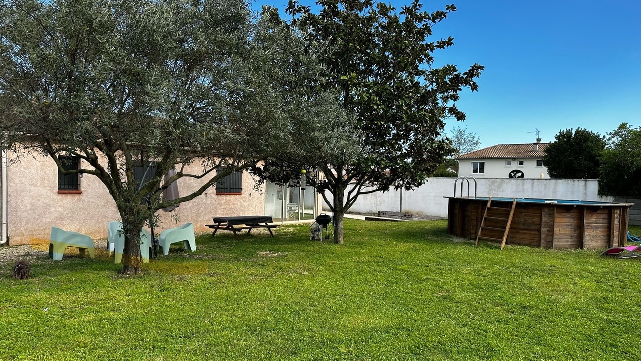 Photo of Outdoor in Pont-Saint-Esprit