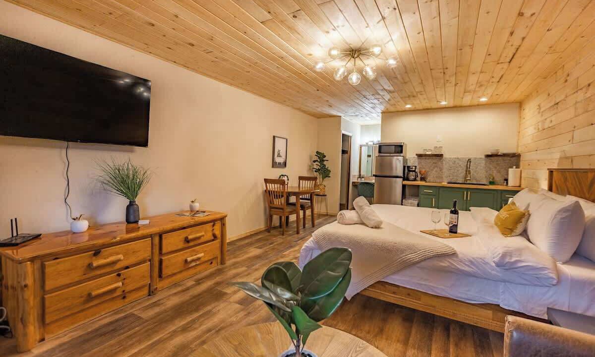 Photo of Others in Canadensis