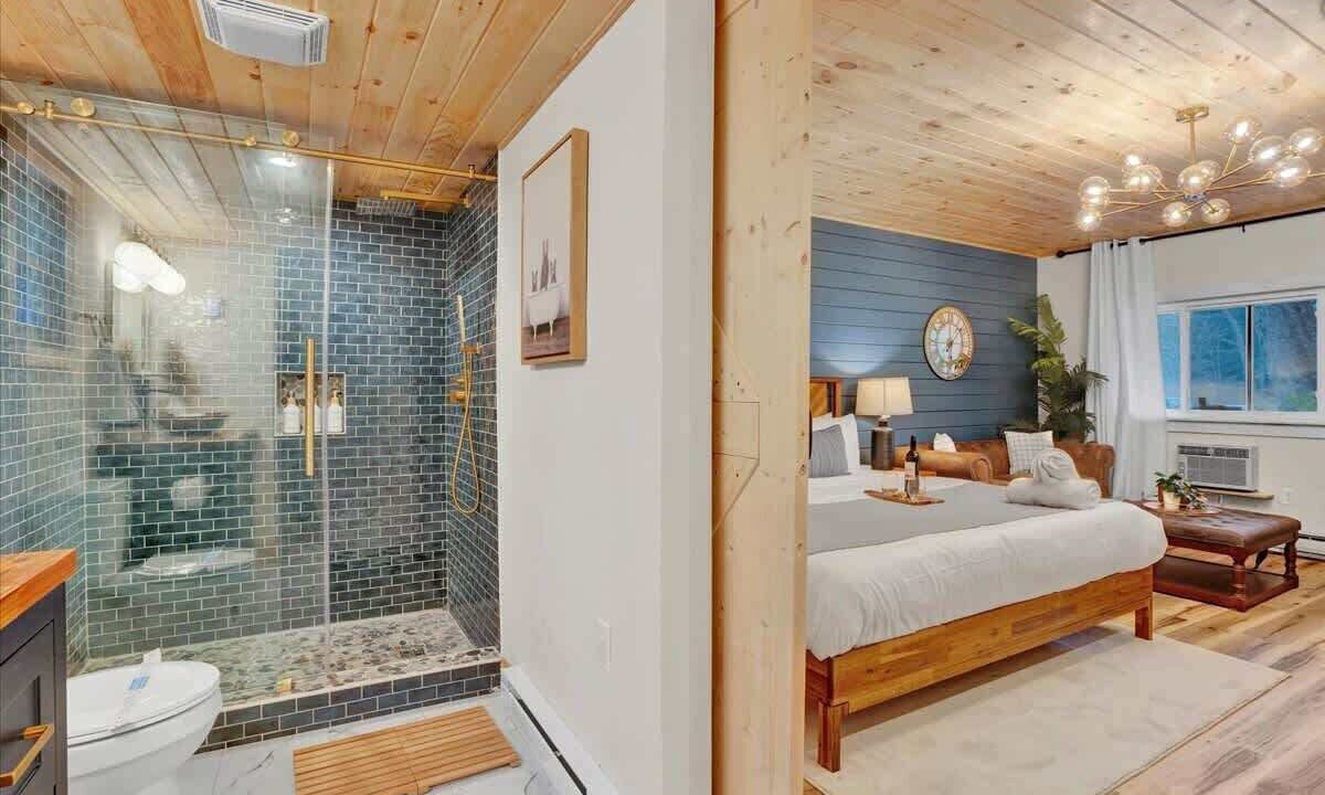 Photo of Bathroom in Canadensis