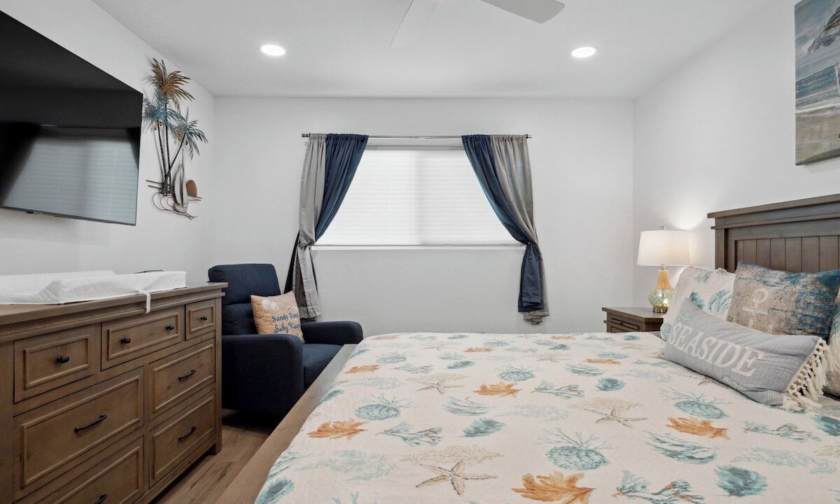Photo of Bedroom in Hollywood Beach
