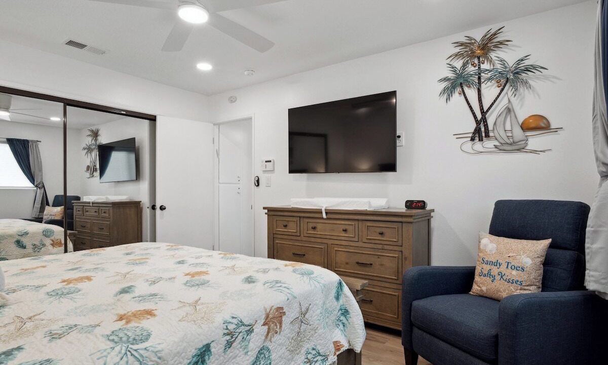 Photo of Bedroom in Hollywood Beach
