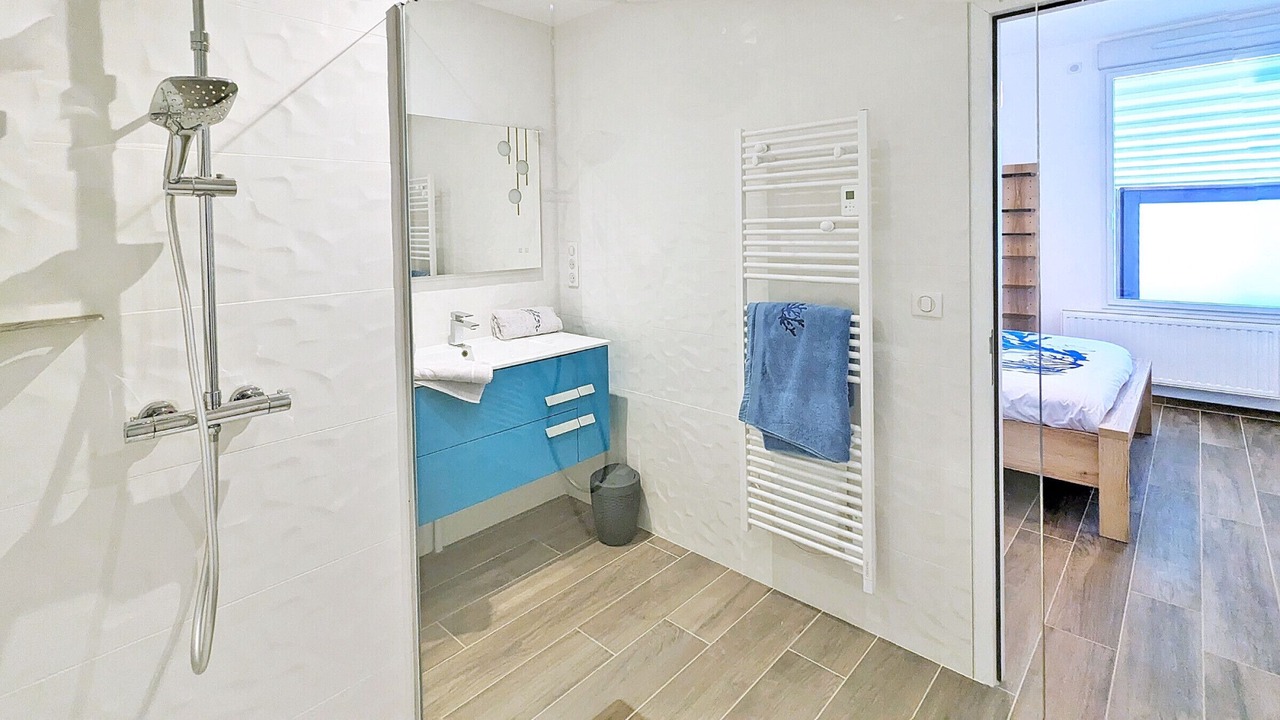 Photo of Bathroom in Plonevez-Porzay