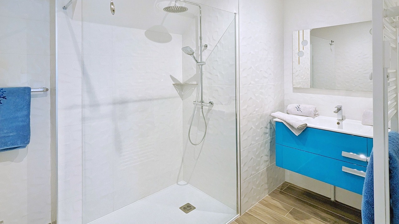 Photo of Bathroom in Plonevez-Porzay