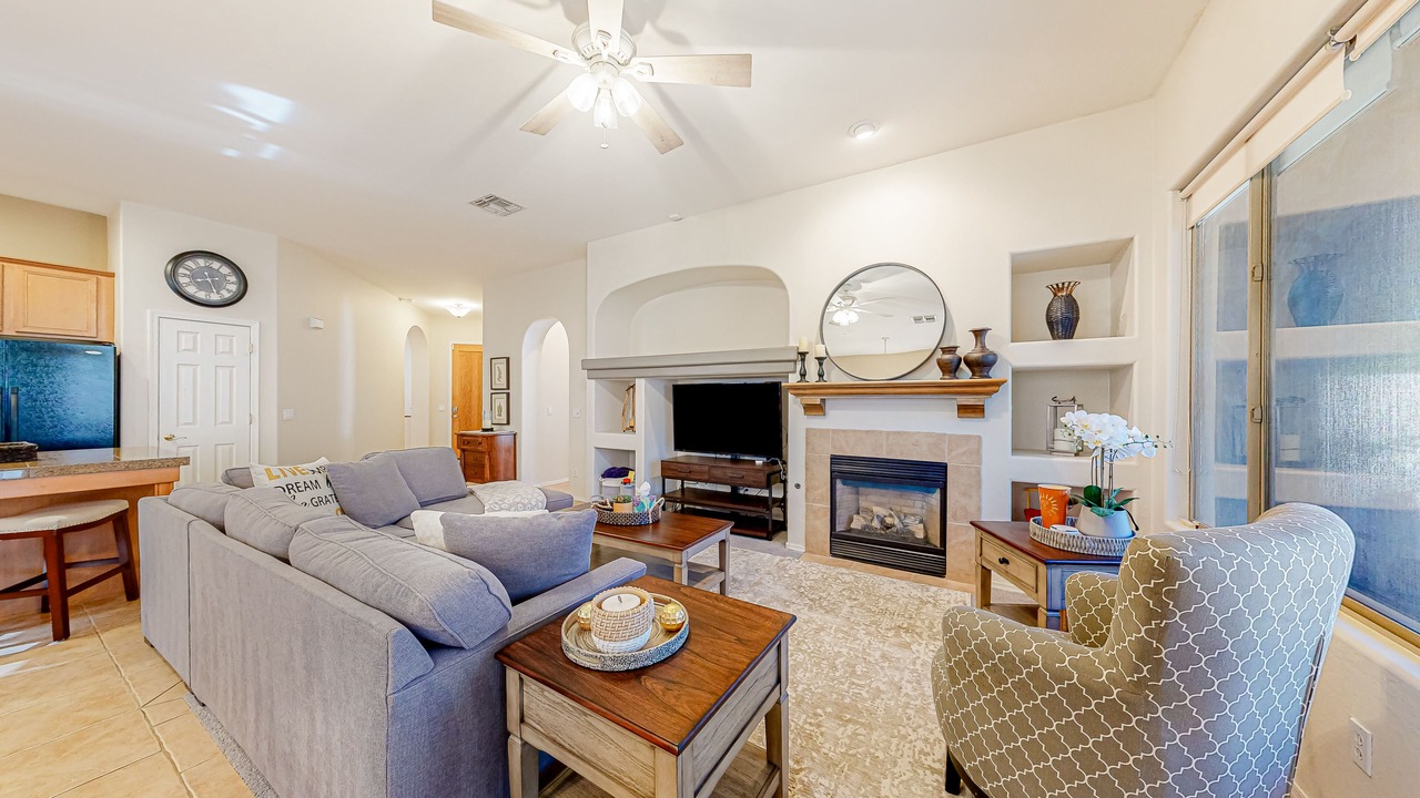 Photo of Livingroom in Foothills Reserve