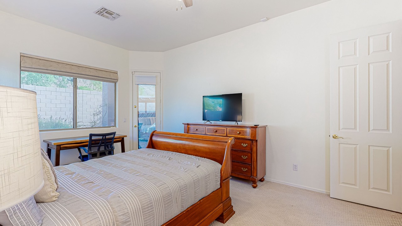 Photo of Bedroom in Foothills Reserve