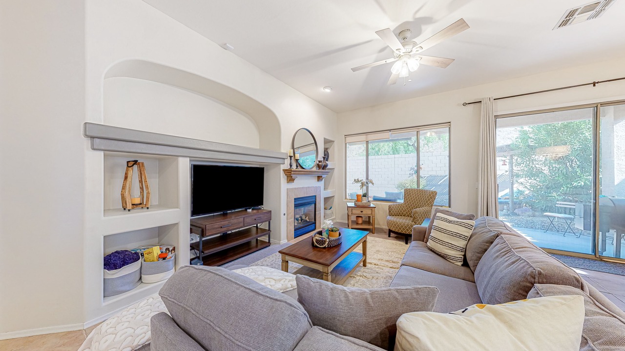 Photo of Livingroom in Foothills Reserve