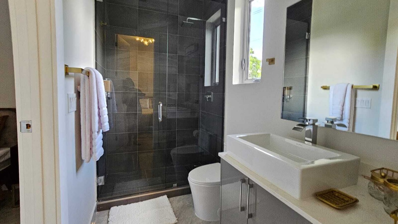 Photo of Bathroom in Coral Way