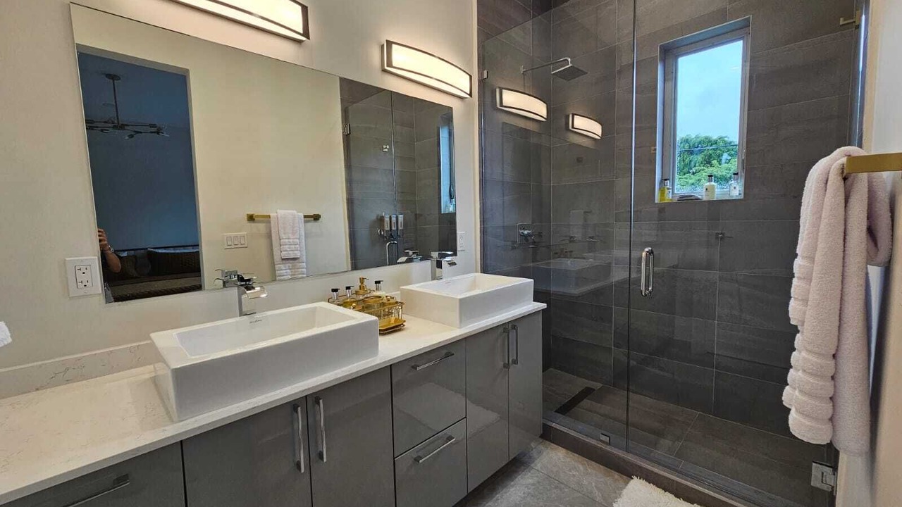 Photo of Bathroom in Coral Way