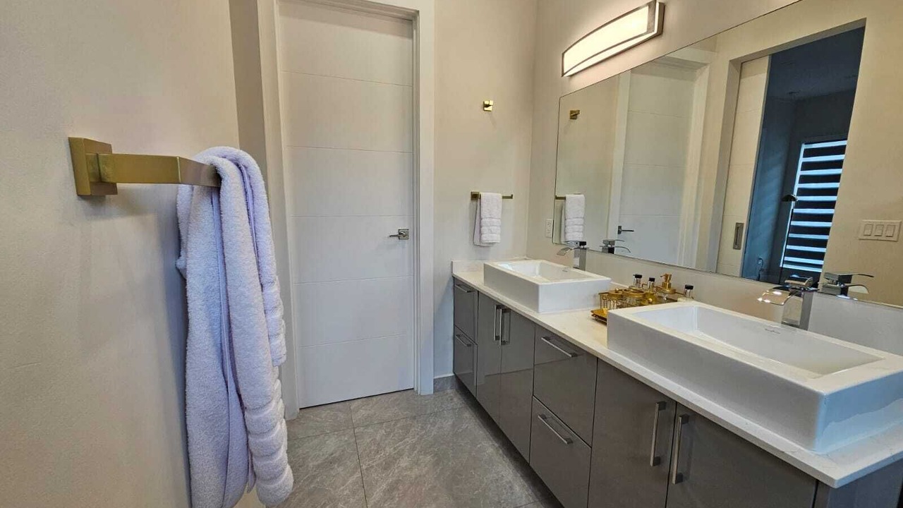 Photo of Bathroom in Coral Way