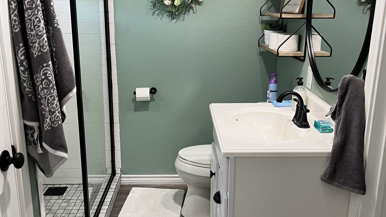 Photo of Bathroom in Streetman