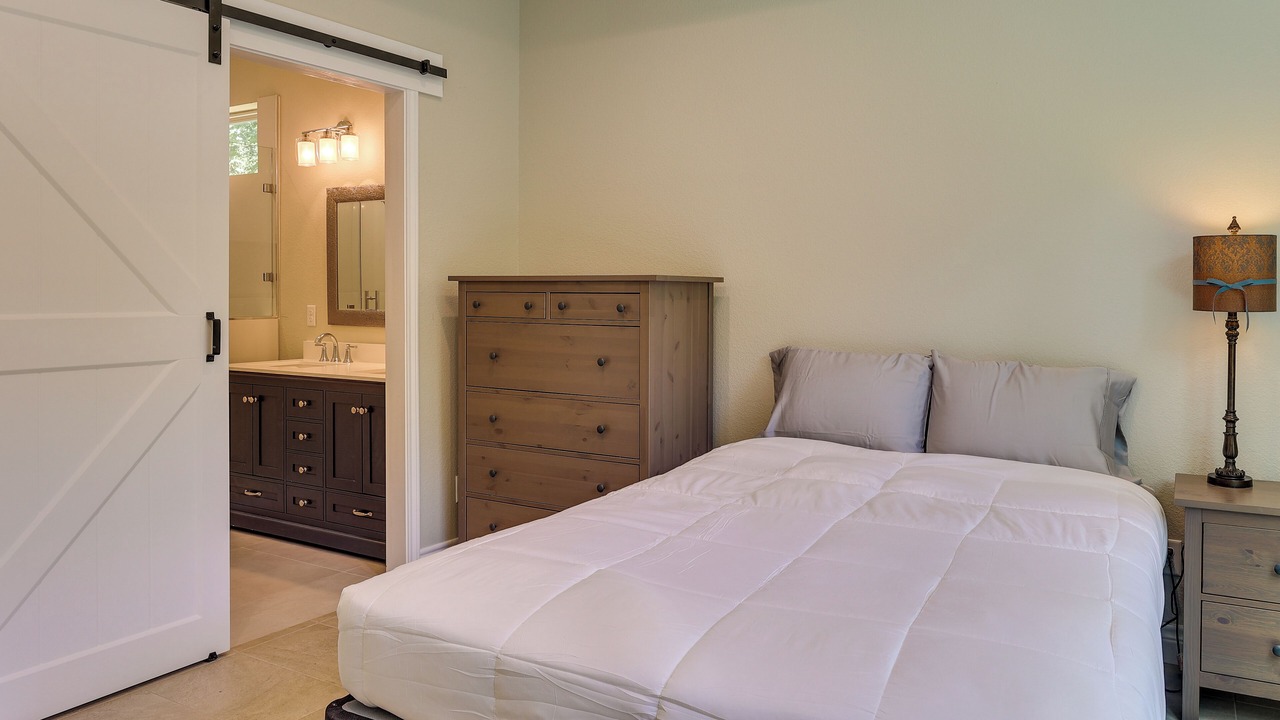 Photo of Bedroom in Seven Coves