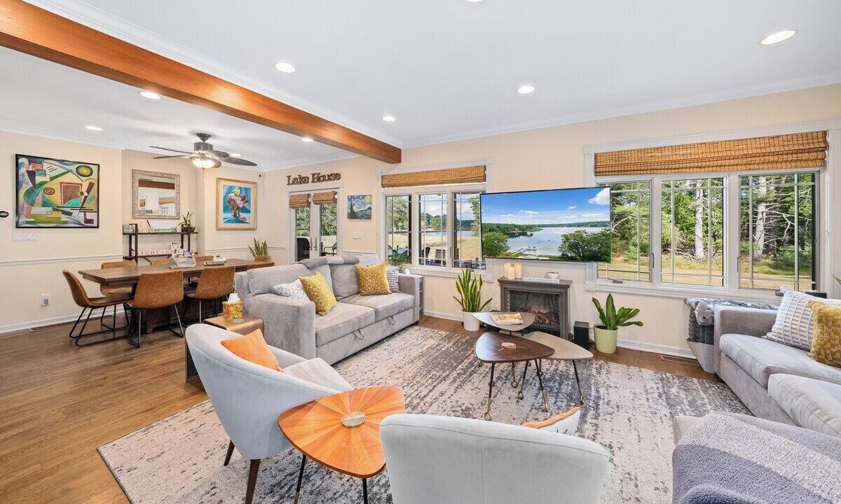 Photo of Livingroom in Highland Lake