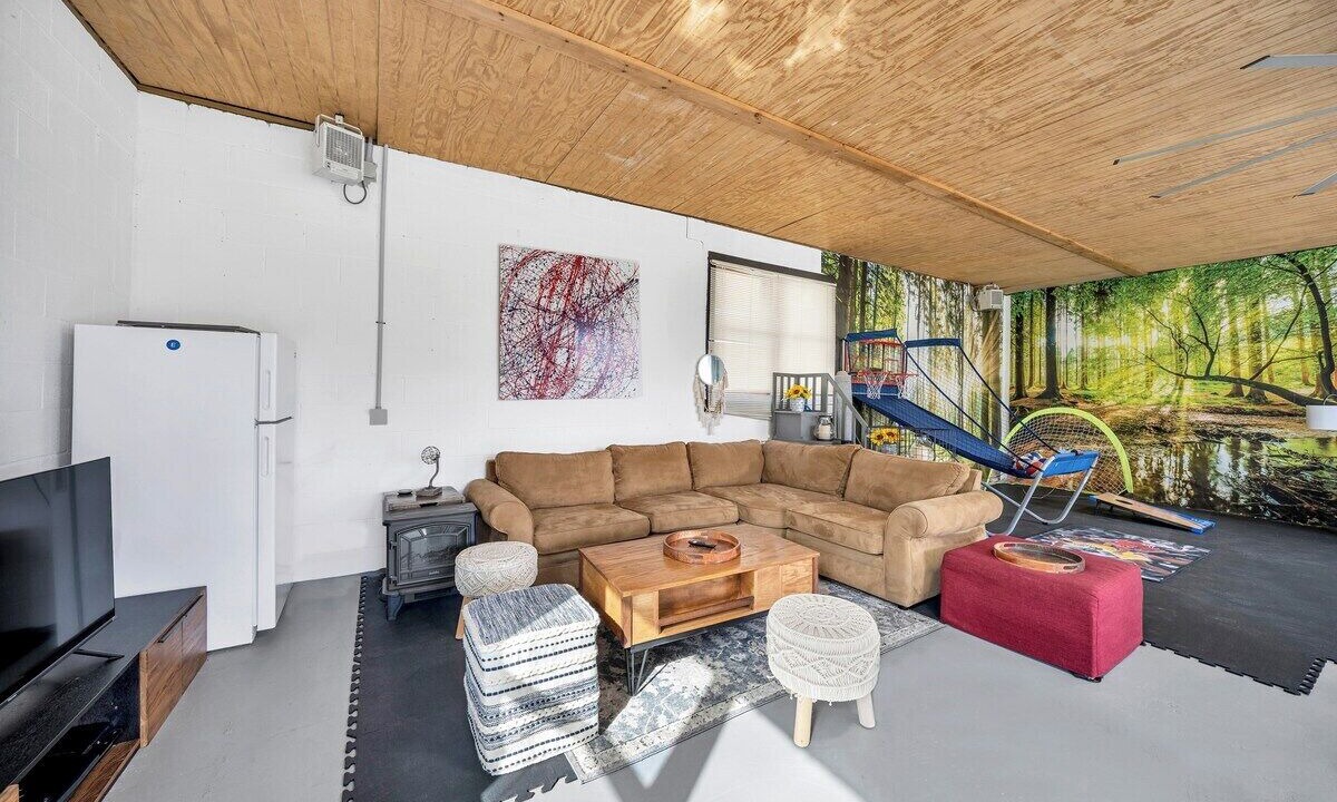 Photo of Livingroom in Highland Lake