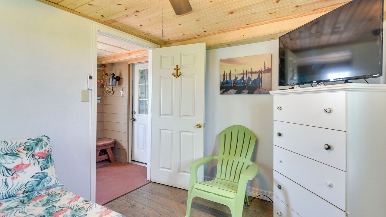 Photo of Bedroom in Crystal Beach