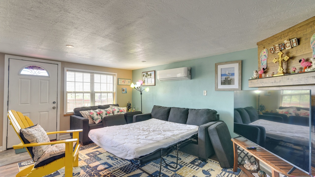 Photo of Livingroom in Crystal Beach