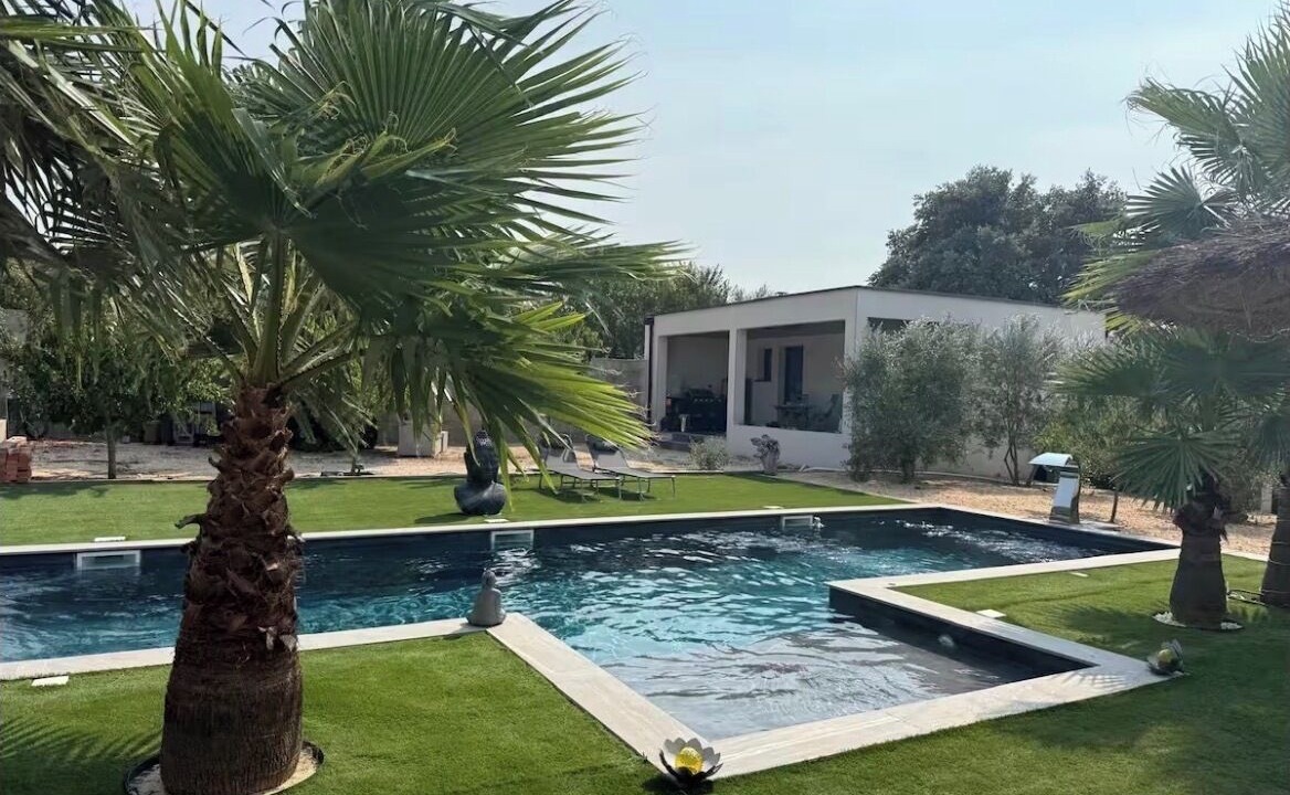 Photo of Outdoor in Flaux