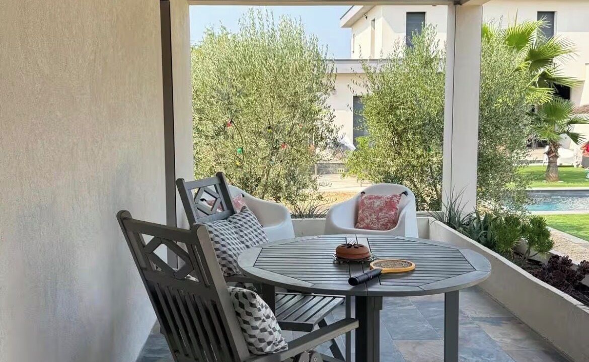 Photo of Outdoor in Flaux