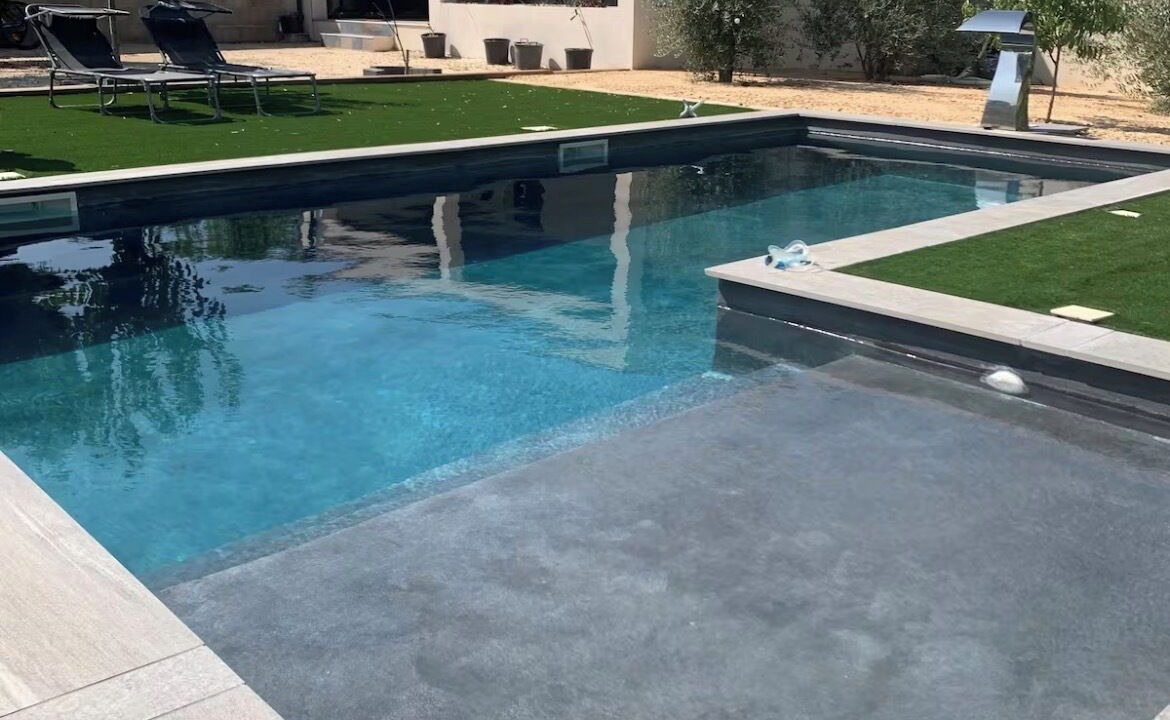Photo of Outdoor in Flaux