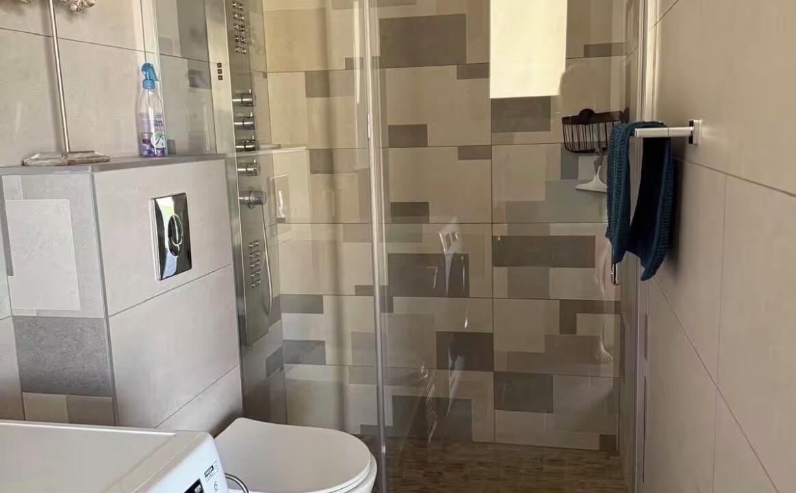Photo of Bathroom in Flaux