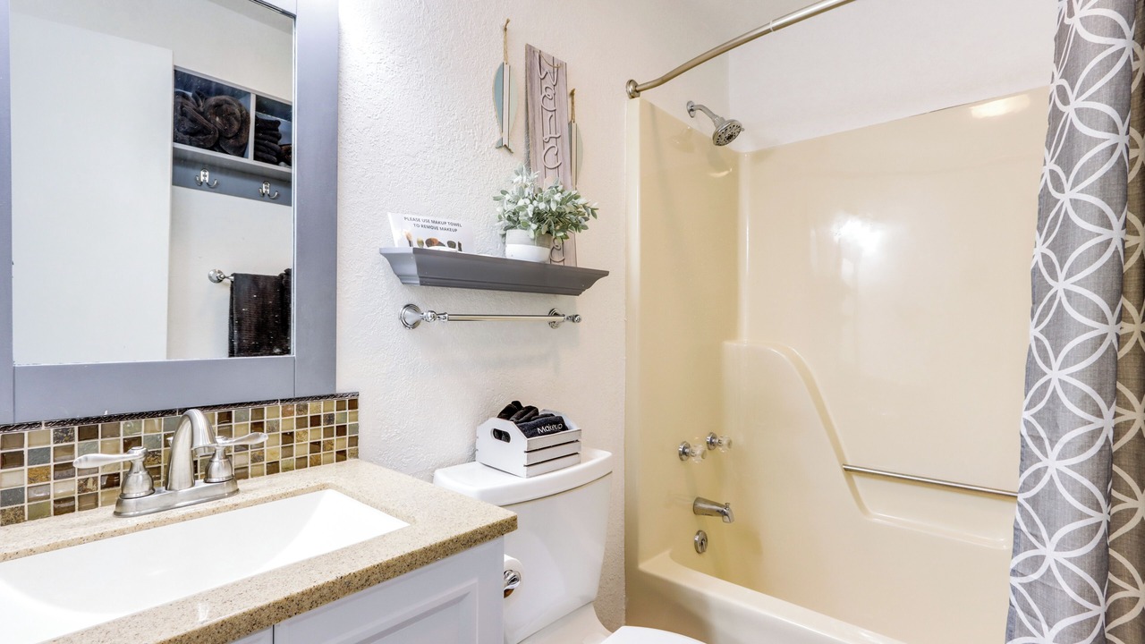 Photo of Bathroom in Roach