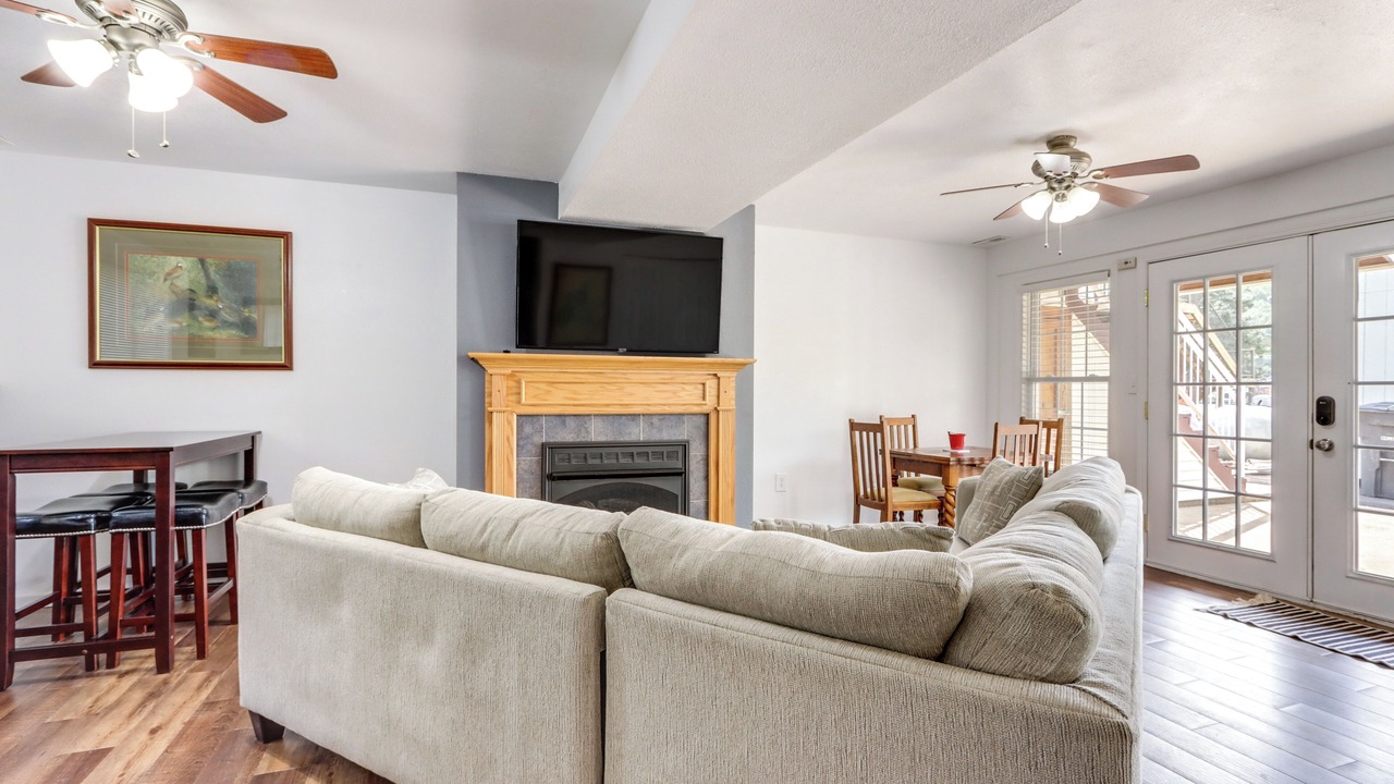 Photo of Livingroom in Roach
