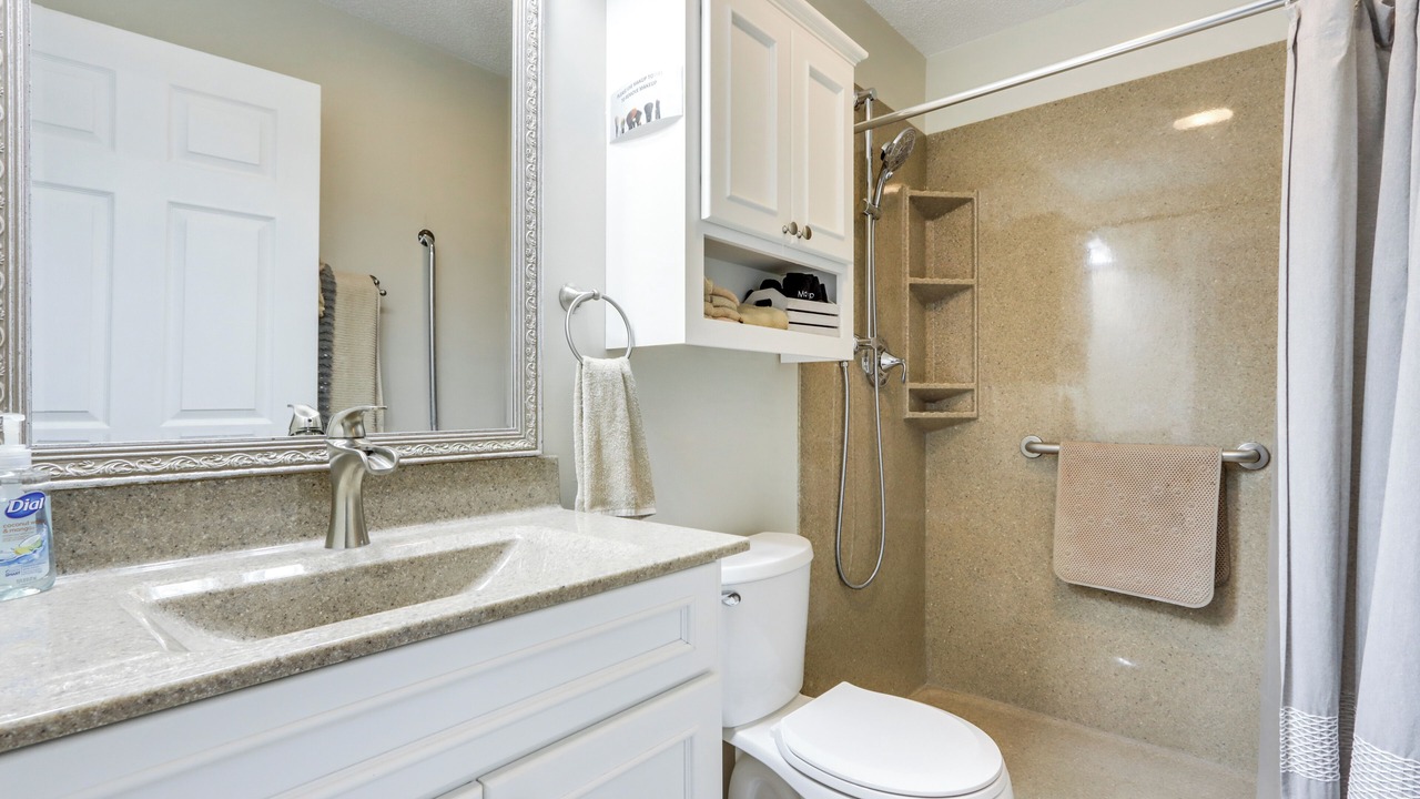 Photo of Bathroom in Roach