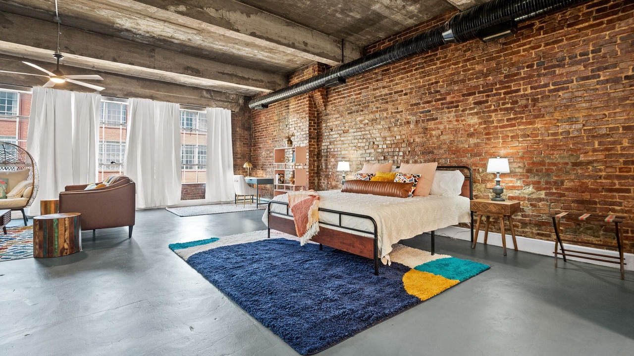 Photo of Bedroom in Central City