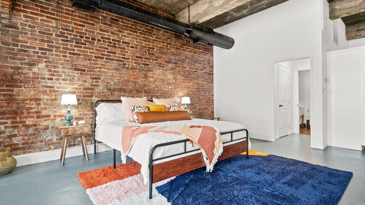 Photo of Bedroom in Central City