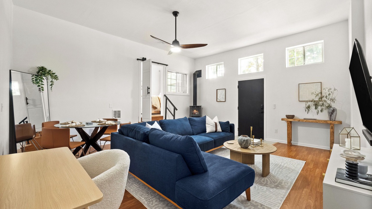 Photo of Livingroom in Downtown Oakland