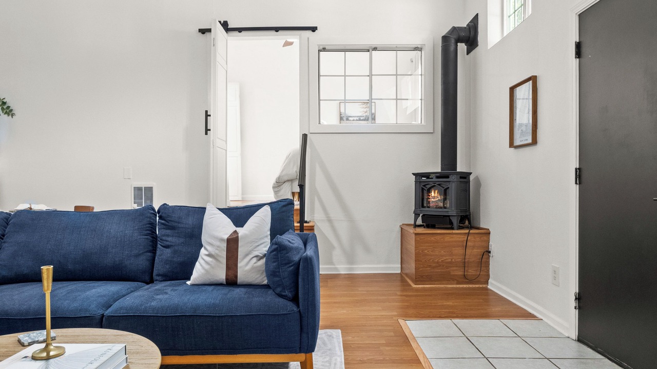 Photo of Livingroom in Downtown Oakland