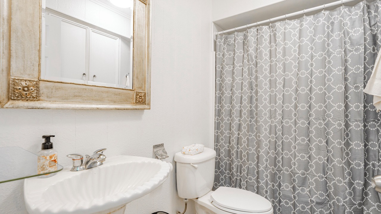 Photo of Bathroom in Pottsboro