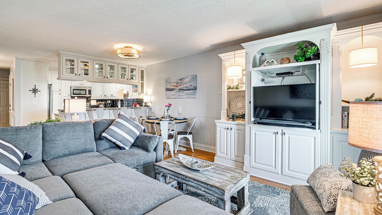 Photo of Livingroom in Long Bay Estates