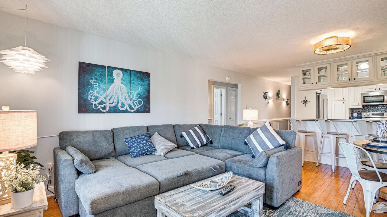Photo of Livingroom in Long Bay Estates