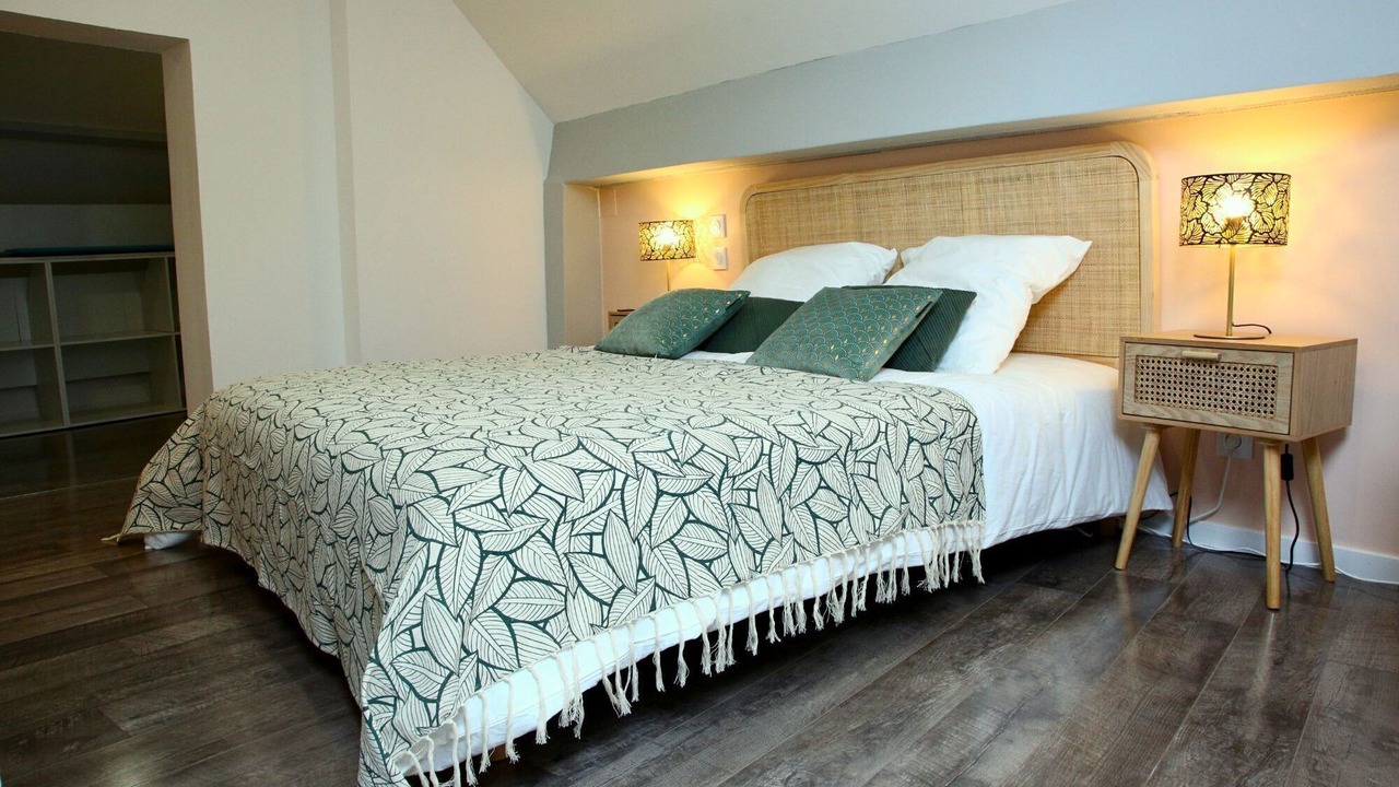 Photo of Bedroom in Lens