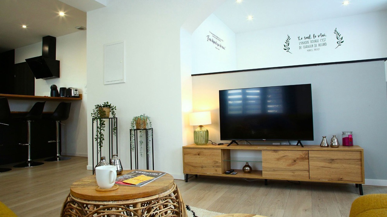Photo of Livingroom in Lens