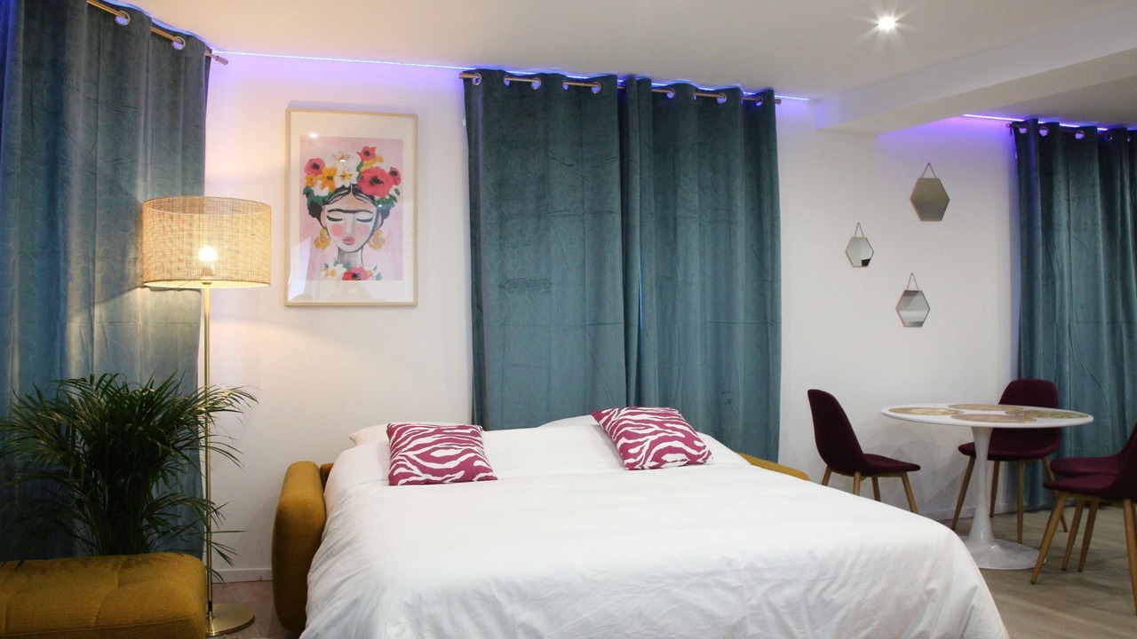 Photo of Bedroom in Lens