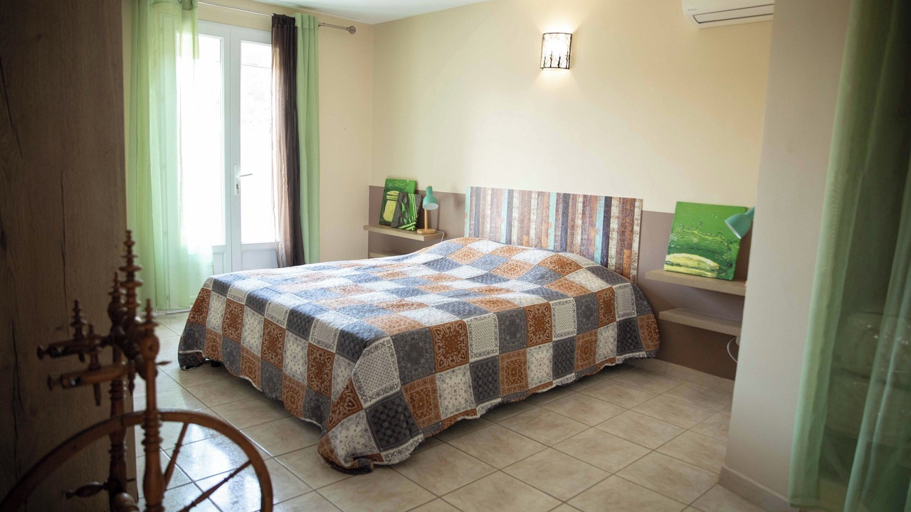 Photo of Bedroom in Serignan-du-Comtat