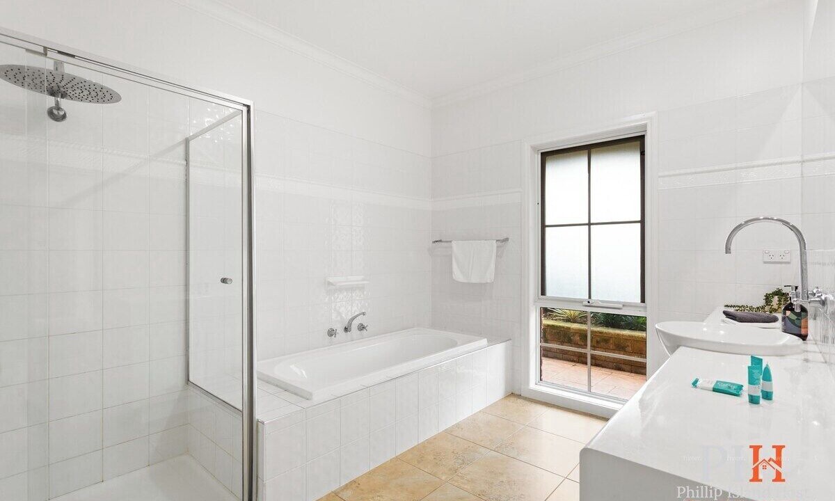 Photo of Bathroom in Ventnor