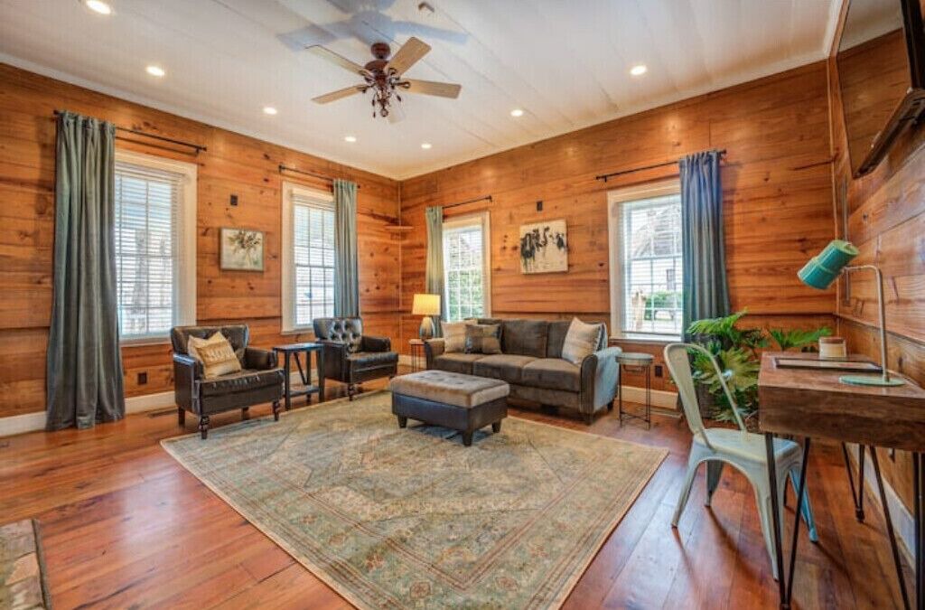 Photo of Livingroom in Monticello