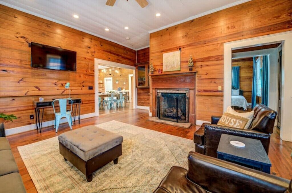 Photo of Livingroom in Monticello