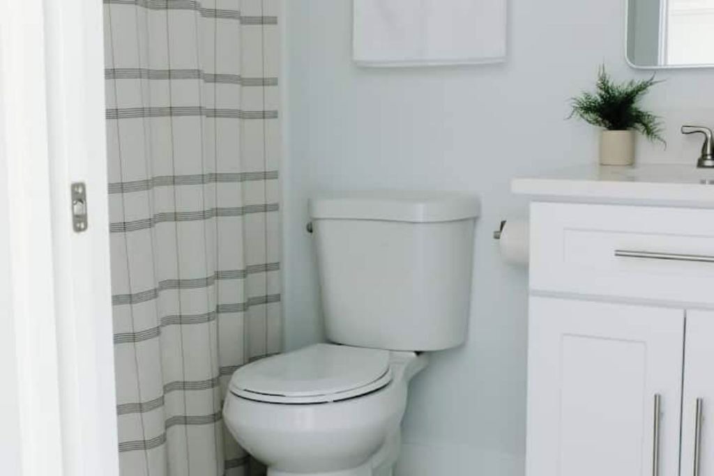Photo of Bathroom in Soap Lake