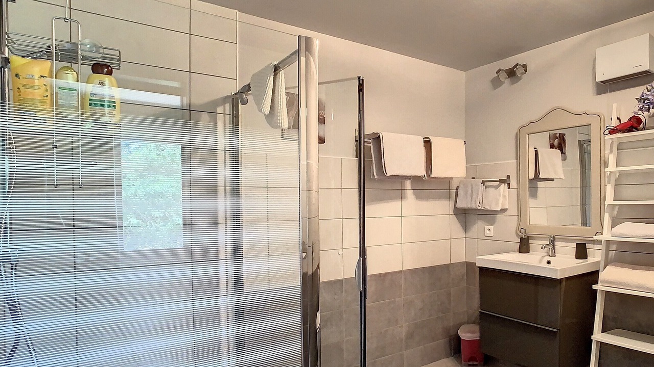 Photo of Bathroom in Limoux