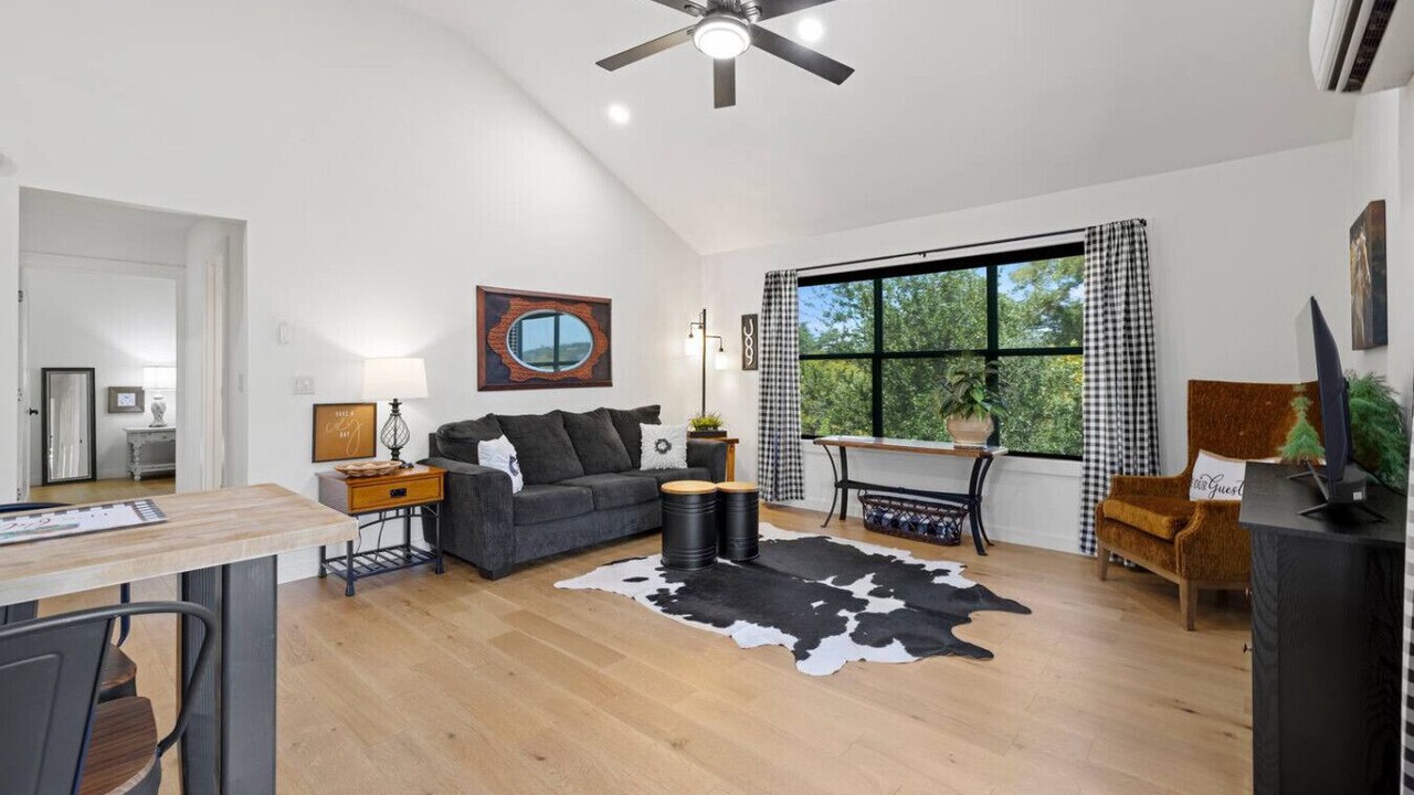 Photo of Livingroom in Fredericksburg