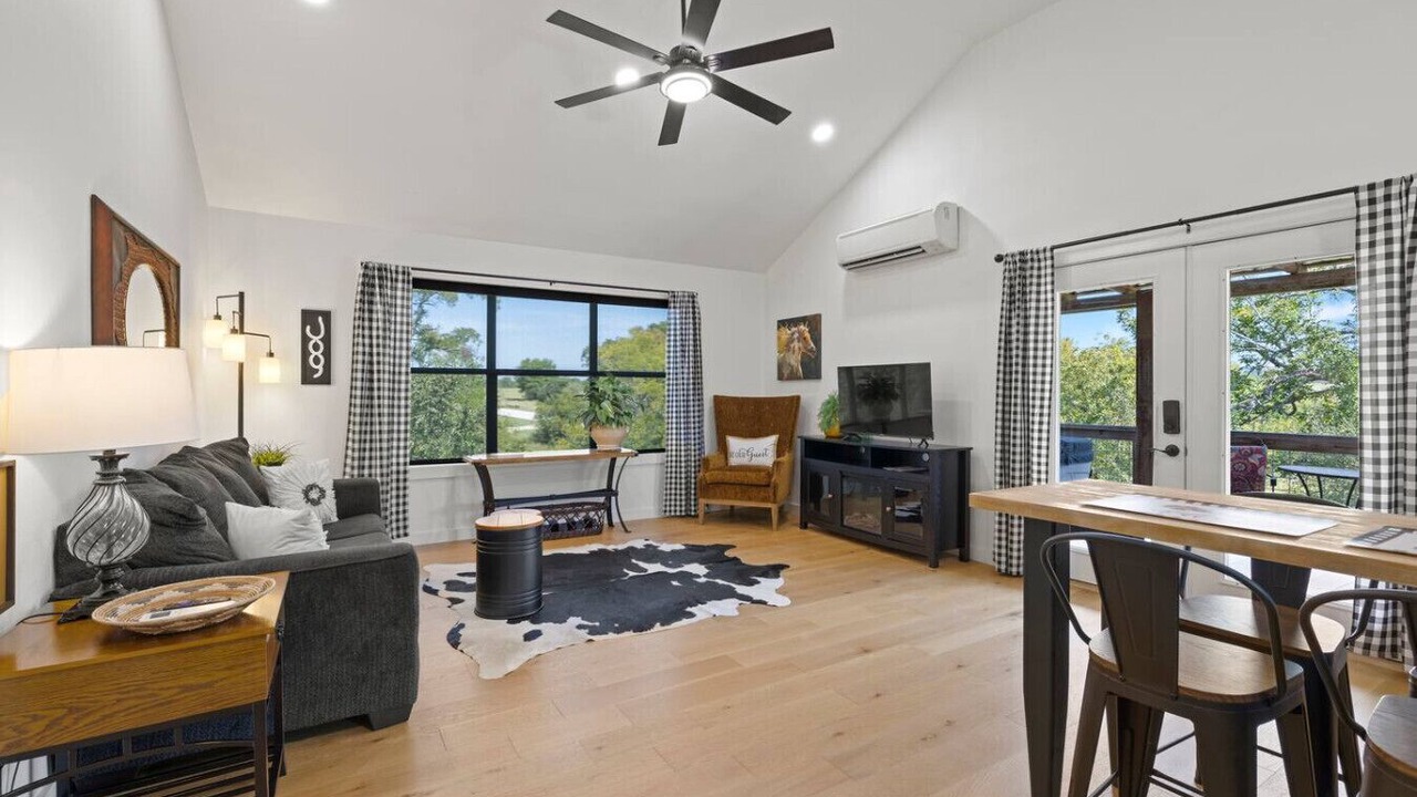 Photo of Livingroom in Fredericksburg