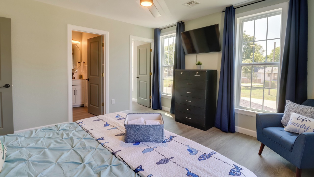 Photo of Bedroom in Grove
